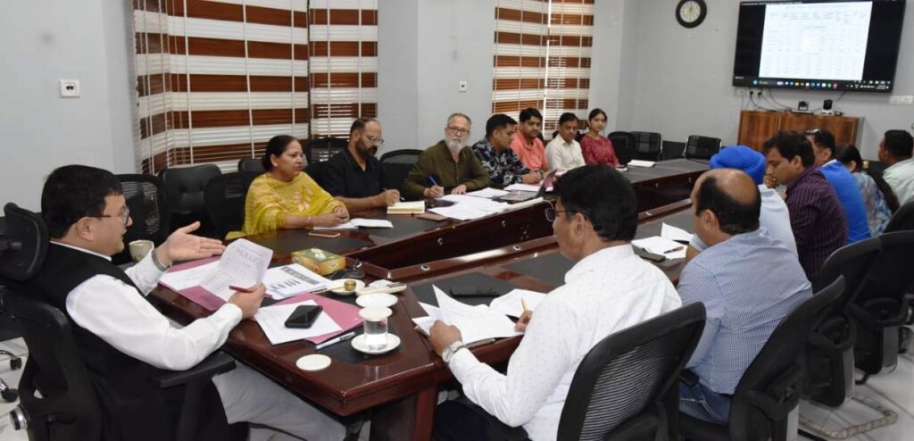 DC Udhampur reviews TB Mukt Bharat Abhiyan progress in district