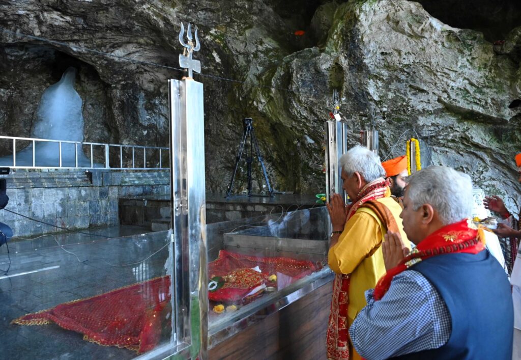 LG Manoj Sinha performs ‘pratham puja’ to mark commencement of annual Amarnath yatra