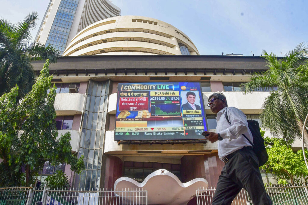 Sensex dives over 600 points after 5-day rally dragged by IT stocks, renewed geopolitical uncertainty