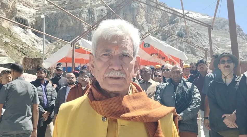 LG Manoj Sinha performs ‘Pratham Puja’ to mark ceremonial start of Amarnath Yatra