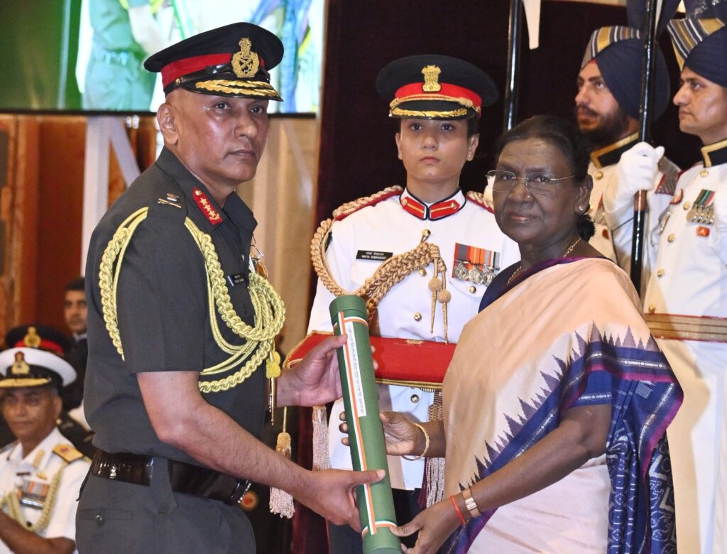 President confers top military awards at 2nd phase of Defence Investiture Ceremony