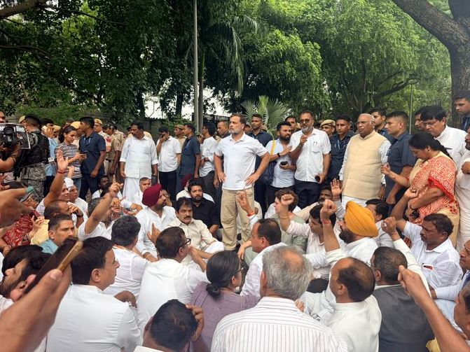 Rahul Gandhi, Mallikarjun Kharge, several Congress MPs stage protest at Lok Kalyan Marg, demand PM Modi’s resignation