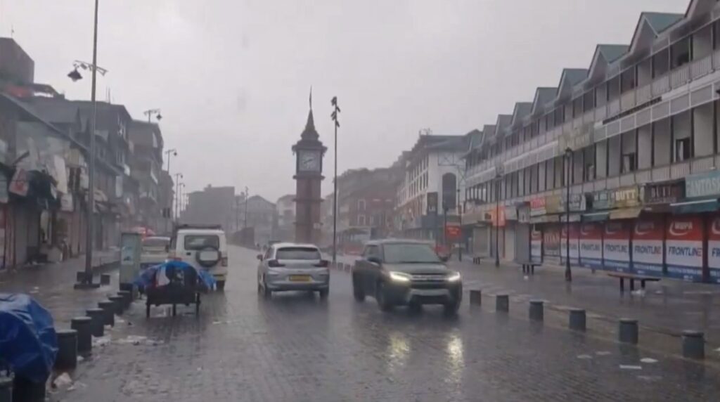 Moderate rain brings relief from heatwave in Kashmir