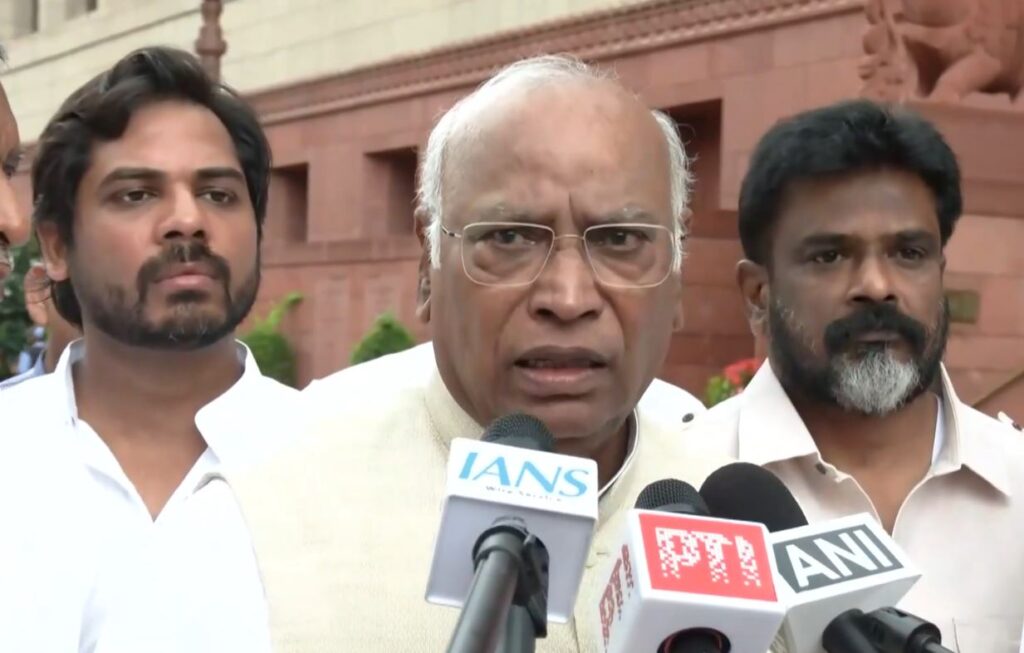 “Microphone was switched off”: Mallikarjun Kharge alleges opposition not allowed to raise CJP protest issue