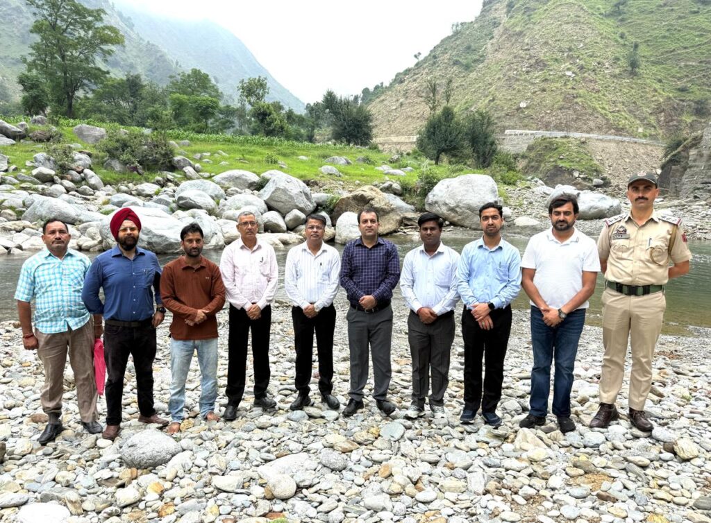 DC Kathua, Deputy Commissioner KVS Jammu inspect proposed site for Kendriya Vidyalaya at Bani