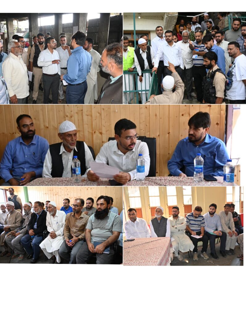 DC Kulgam visits Ziyarat Sharief Mir Syed Hussain Simnani (RA)