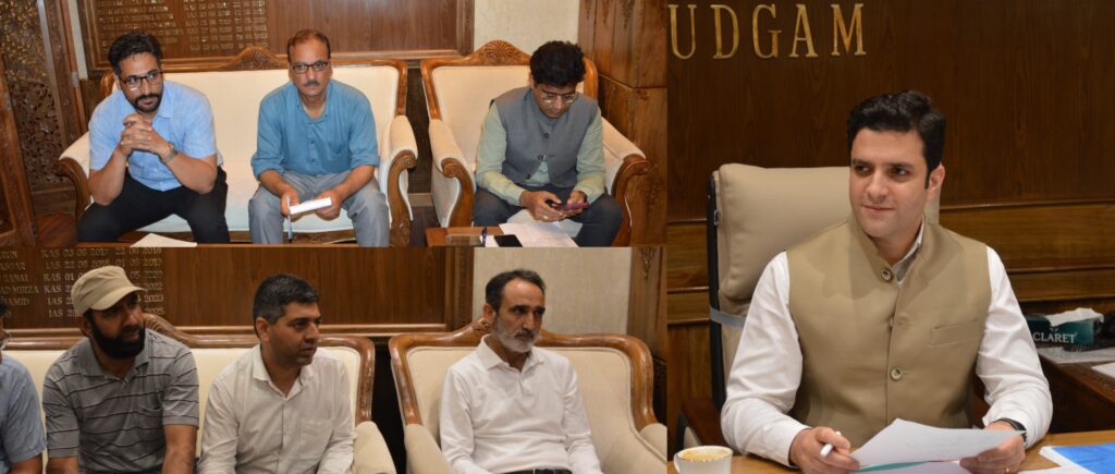DC Budgam reviews progress under RDSS, PM Surya Ghar Muft Bijli Yojana