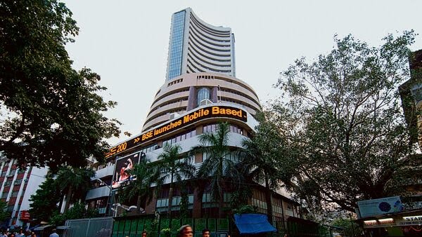 Stock markets down in early trade dragged by rising crude oil prices