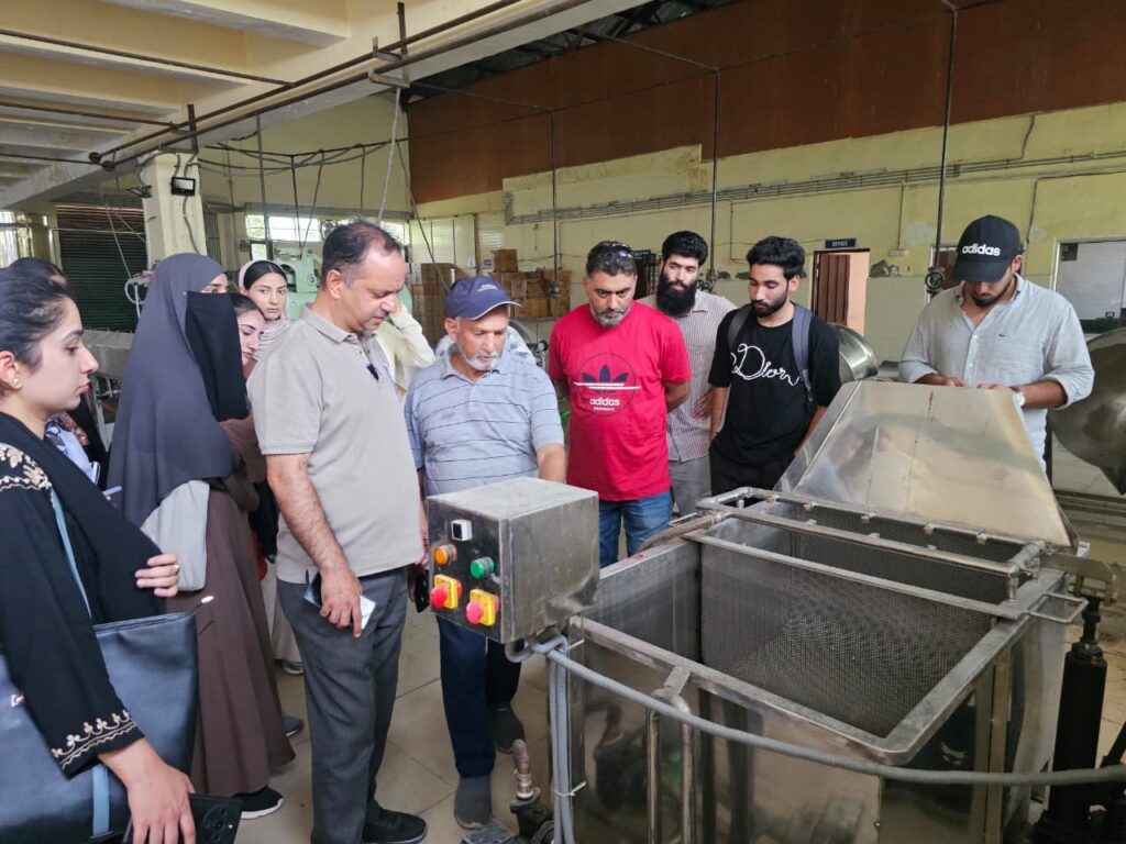 KVK Srinagar Trains Youth in Honey Processing to promote Agri-Entrepreneurship