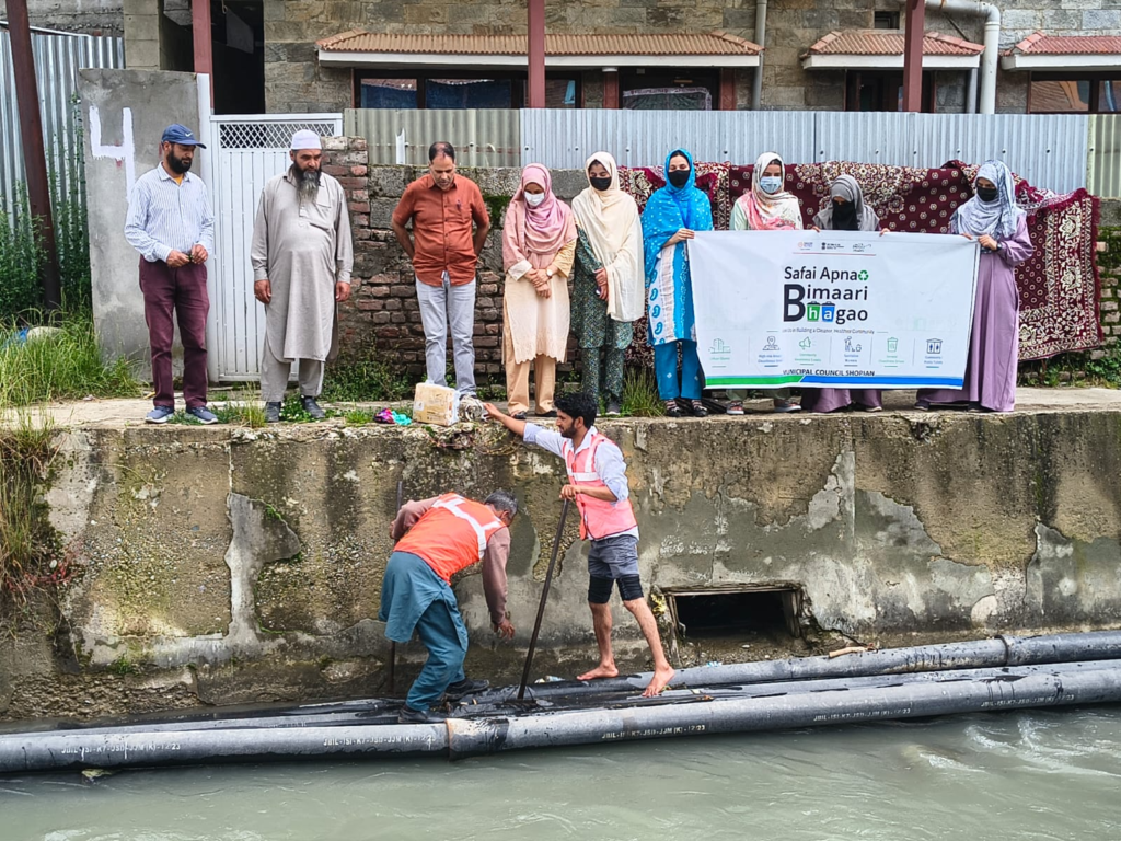 MC Shopian spearheads cleanliness drive at Sanglo Nallah under “Safai Apnao, Bimaari Bhagao” campaign