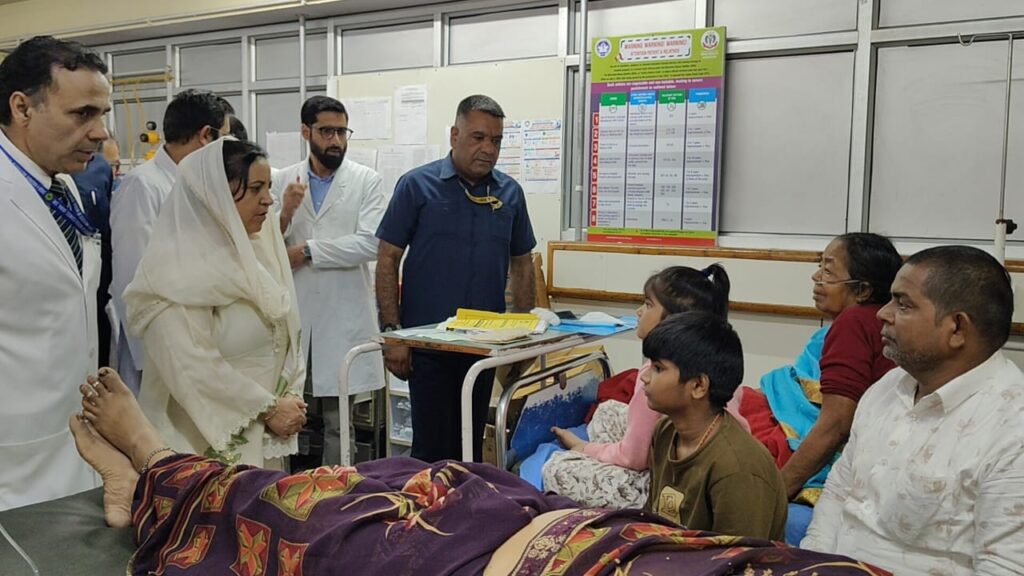 Sakeena Itoo visits SKIMS Soura, reviews treatment of injured Shri Amarnath Ji Yatra pilgrims