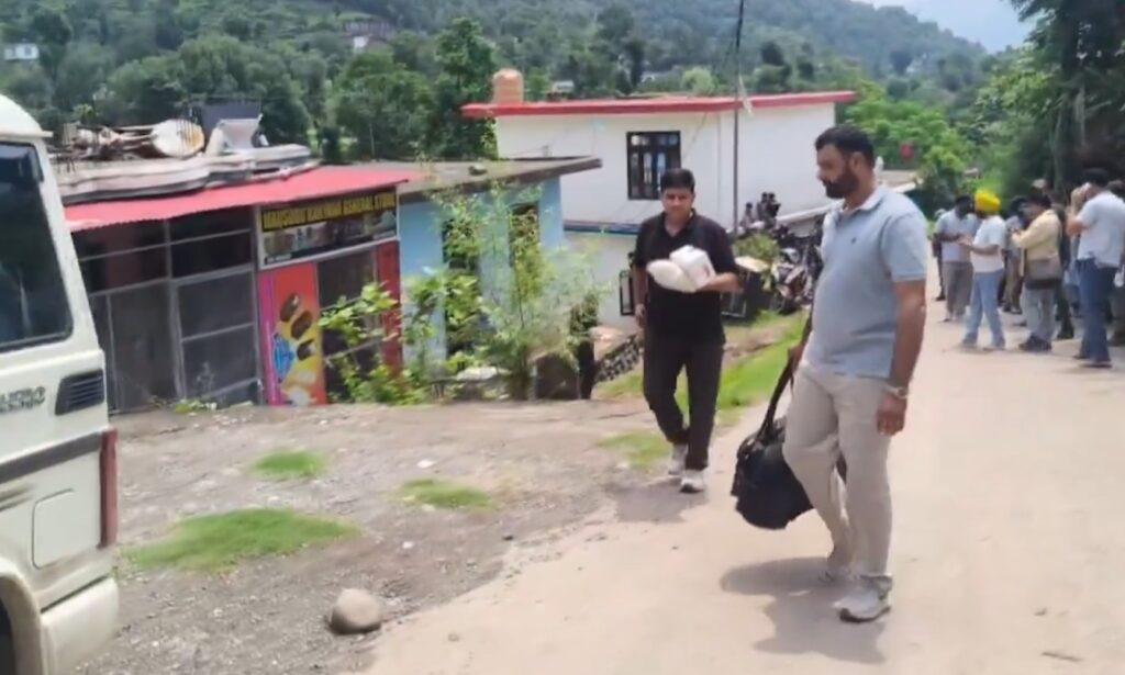 Five kgs heroin worth over Rs 25 crore seized near LoC in Poonch