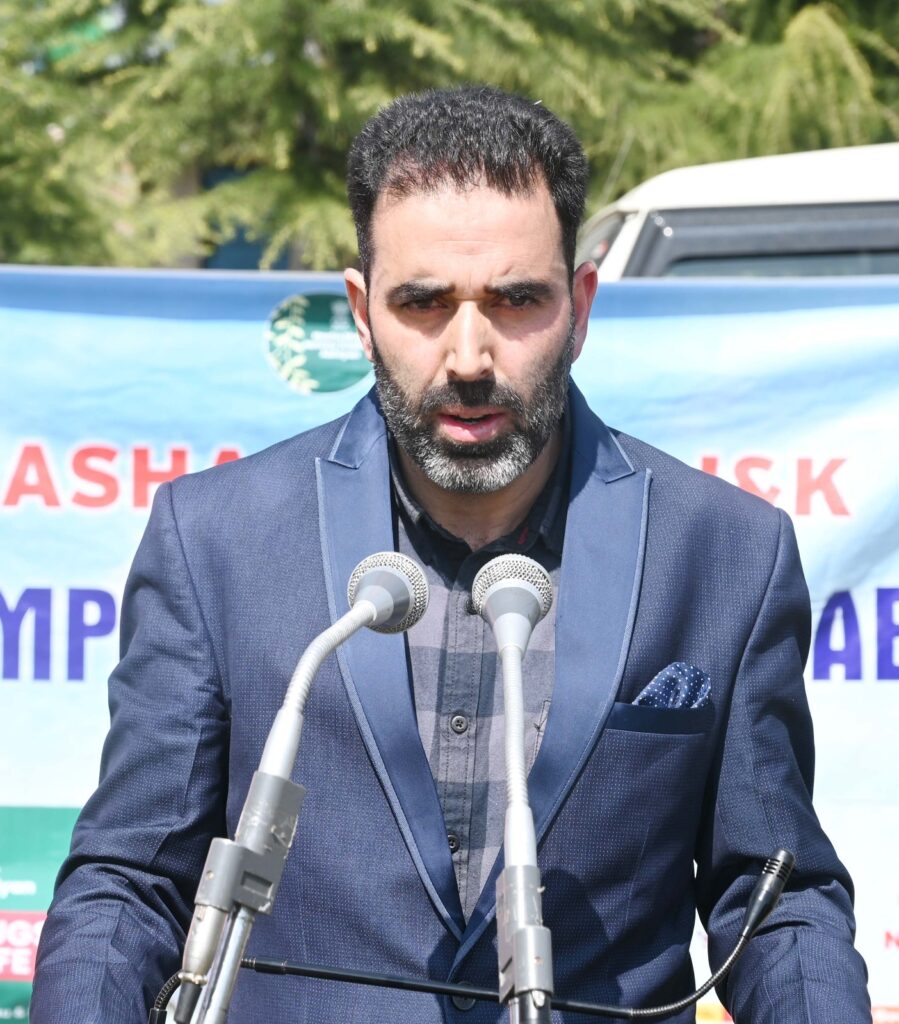 Showkat Hussain Ganie assumes charge as DIO Kulgam