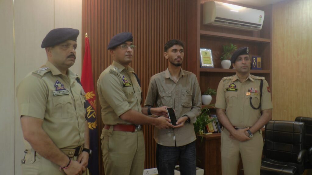 Reasi Police Recovers 206 Missing Mobile Phones, Mobiles of Pilgrims to Be Sent Through Courier