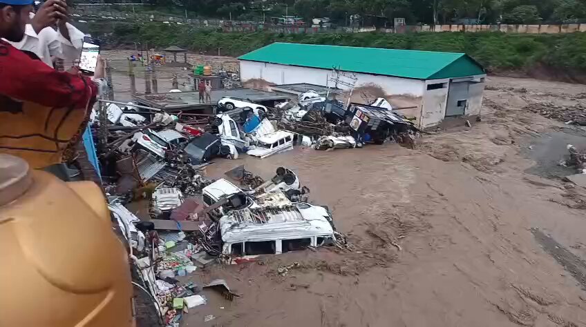 Heavy downpour slows search and rescue efforts in flood-hit Poonch, Rajouri