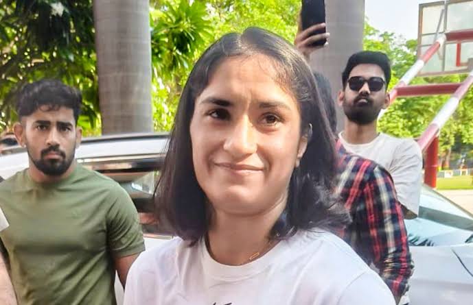 Delhi High Court gives two weeks to WFI to decide show-cause notice to Vinesh Phogat