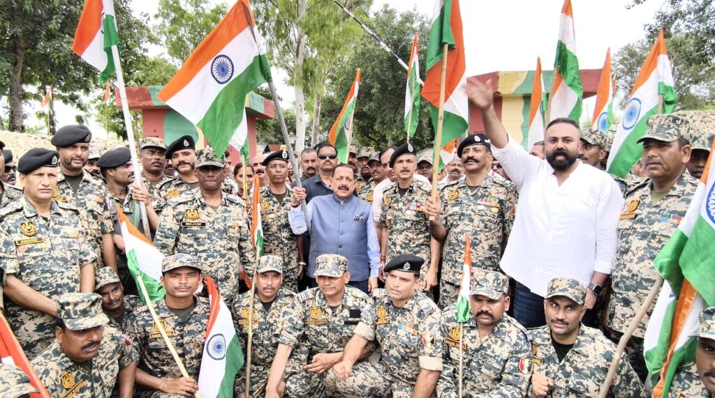 Dr. Jitendra leads ‘Tiranga Yatra’ upto Zero Line International Border