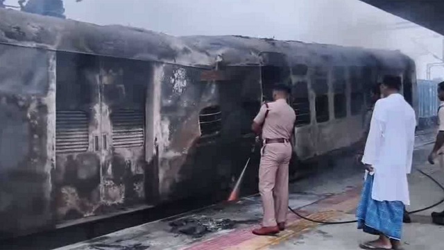 Fire erupts in engine of passenger train at Simri Bakhtiyarpur railway station in Bihar’s Saharsa