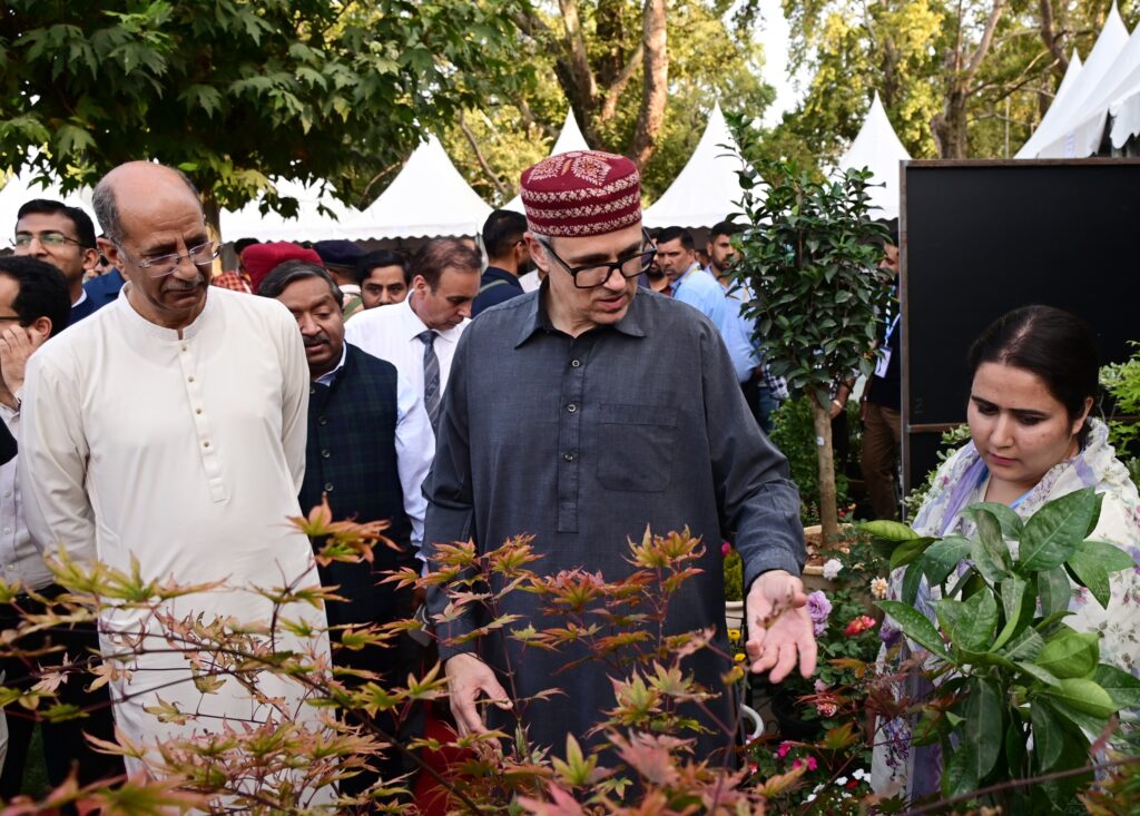 CM Omar Abdullah inaugurates Srinagar’s first Waste to Wonder-Flower Garden developed by Floriculture Department