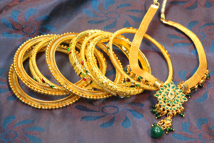 Gold futures rise to Rs 1.55 lakh/10 gm on spot demand