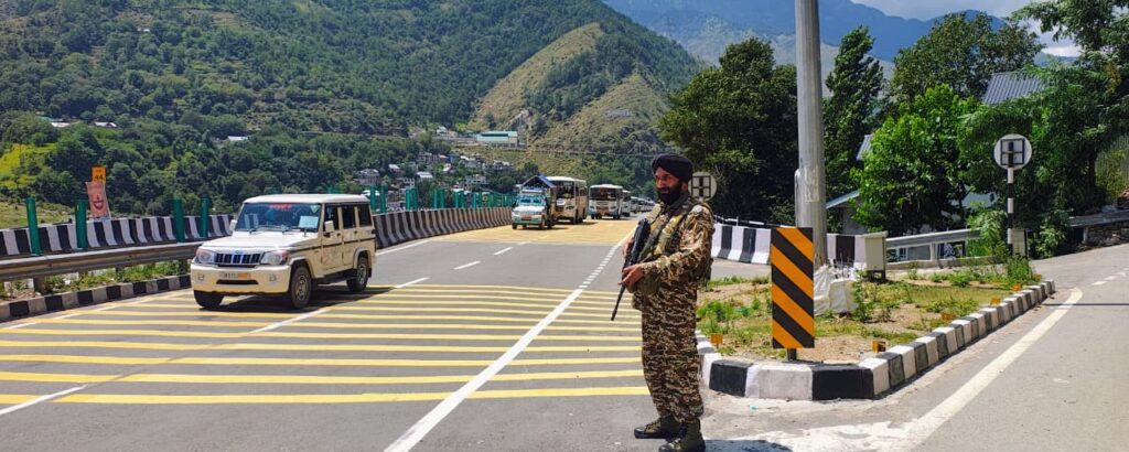 Amarnath Yatra resumes as 3,886 pilgrims leave Jammu after NH-44 reopens