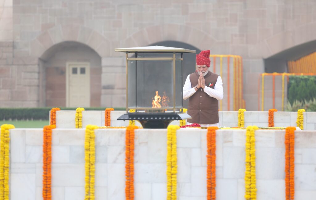 “Inspired by his vision”: PM Modi pays homage to Father of the Nation at Rajghat on 80th Independence Day
