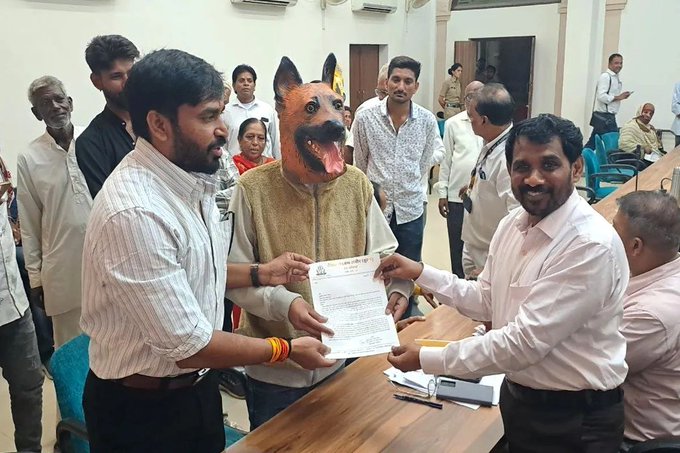 Sterilisation drive ‘lapses’: Man shows up in dog mask at Madhya Pradesh’s Khandwa civic office to lodge protest