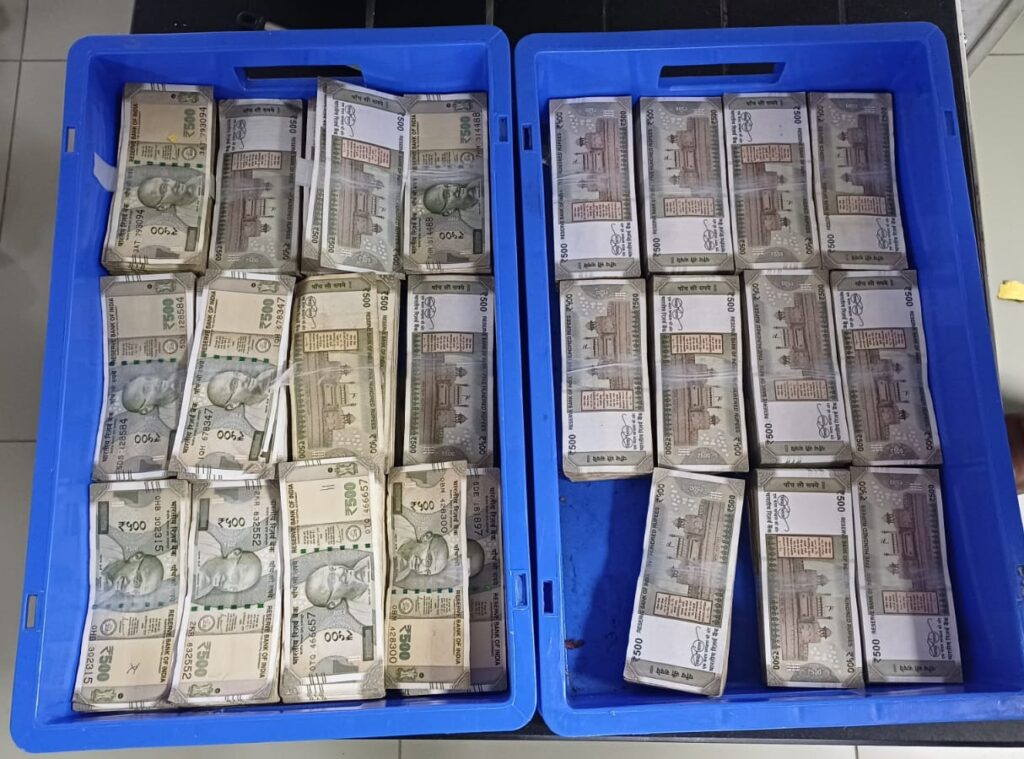 CISF intercepts ₹68.53 lakh unaccounted cash at Delhi Airport, hands Guwahati-bound duo to Income Tax officials