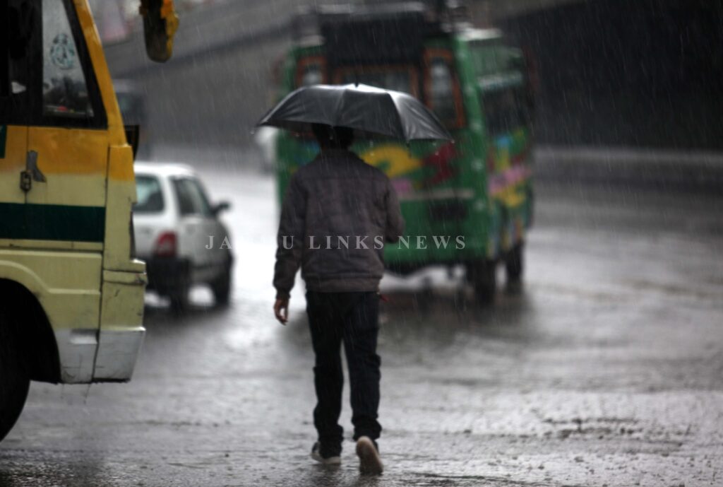 MeT Forecasts 10-Day Wet Spell Across J&K, Warns of Heavy Rain in Jammu Division