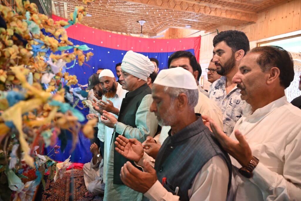 Javid Dar meets North Kashmir delegations; visits Hazrat Sheikh Hamza Makhdoom (RA) Dargah