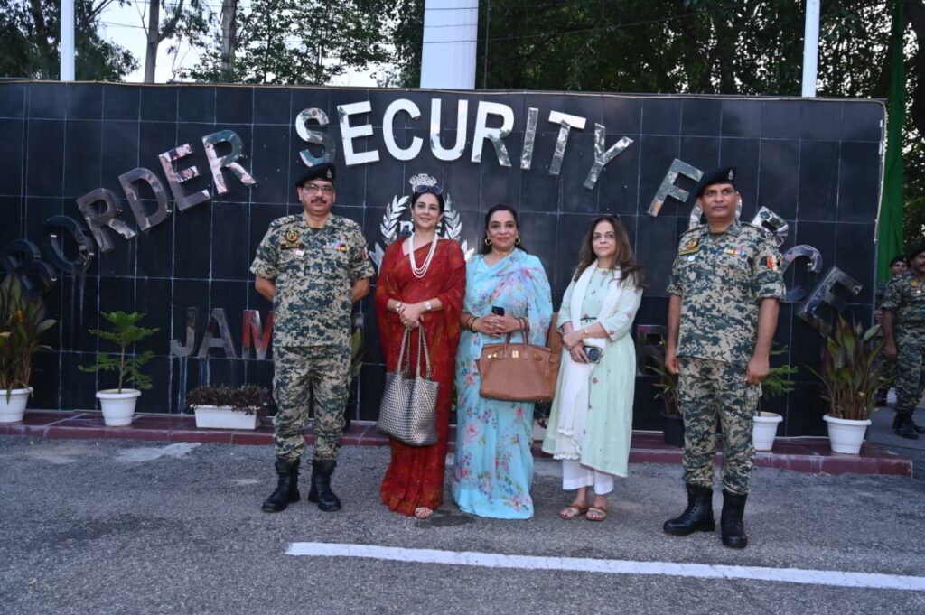 Kunwarani Dr Ritu Singh Visits Suchetgarh Border, Witnesses Beating Retreat Ceremony