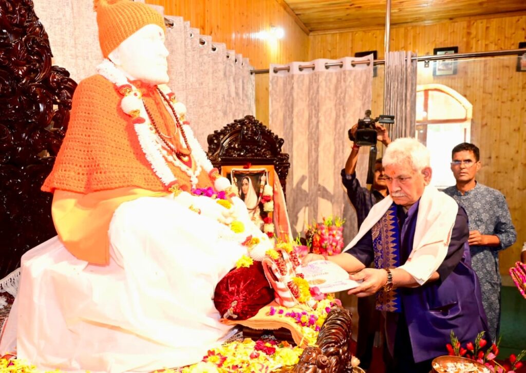 Lt Governor Visits Shri Ramakrishna Mahasammelan Ashram, Anantnag