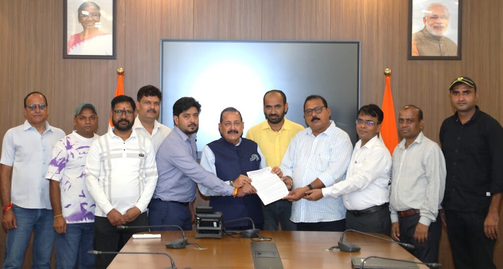 Armed Forces Civilian employees’ delegation meets Dr Jitendra, discusses service related matters