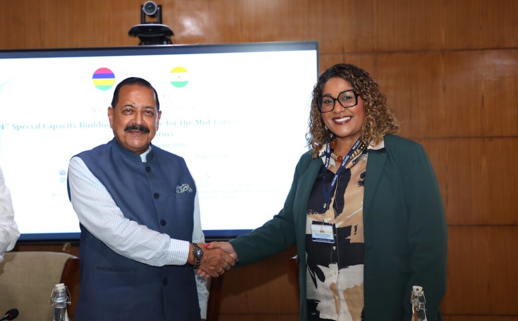 Dr Jitendra interacts with Mauritian Civil Servants, shares India’s governance experience