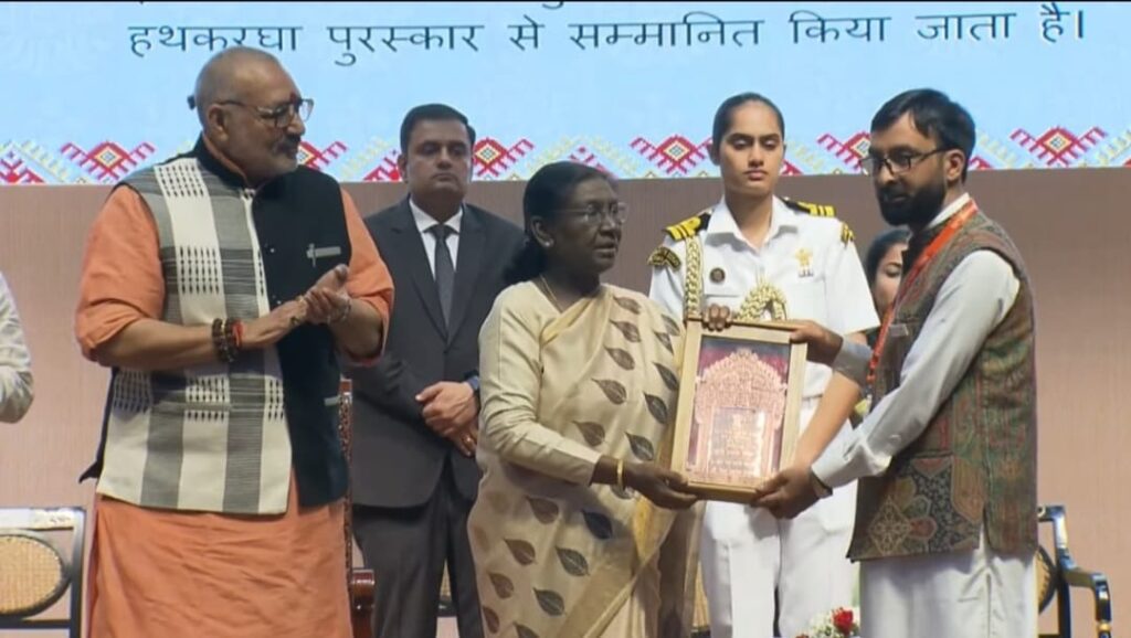 President of India confers National Handloom Award on 2 Master Weavers from Kanihama