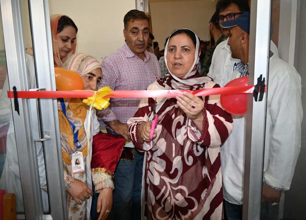 Sakeena Itoo tours hailstorm affected villages of Kulgam