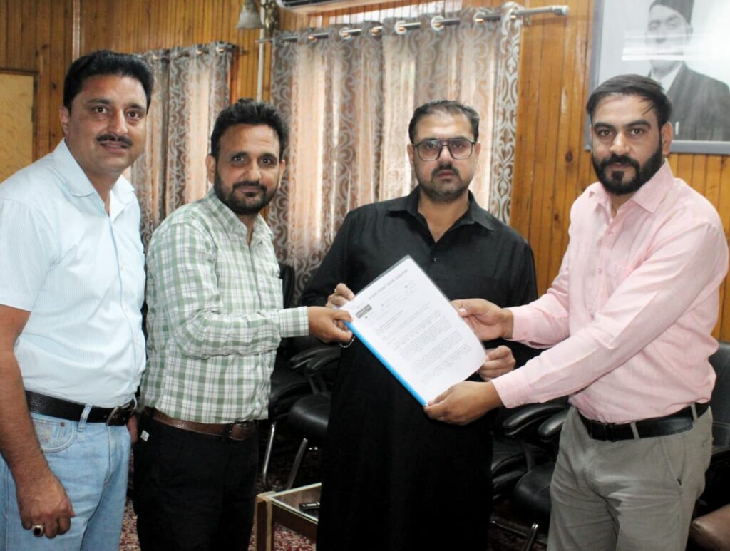 Satish Sharma meets delegations, reviews issues concerning Food Supplies, Transport, Sports and CSCs