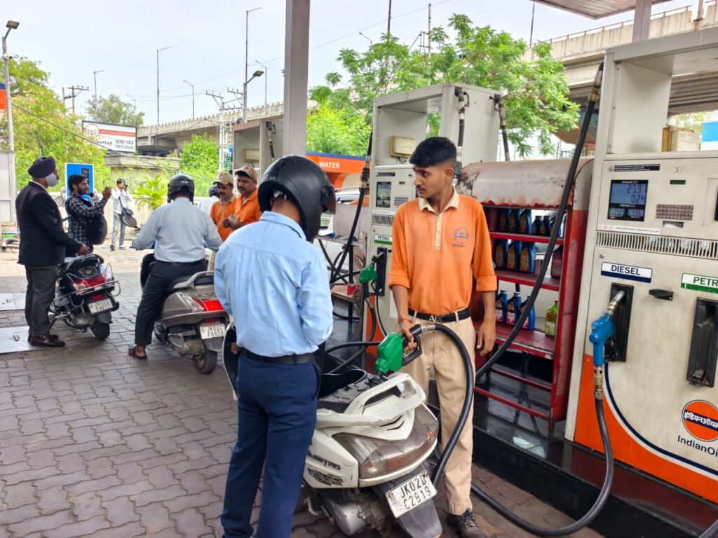 Government hikes windfall tax on diesel exports to Rs 25.5 per litre, increases export duty on ATF, petrol also