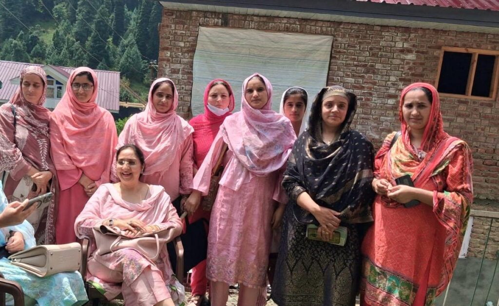 Social Entrepreneur Neetu Bali Leads Community Awareness Drive in Pahalgam