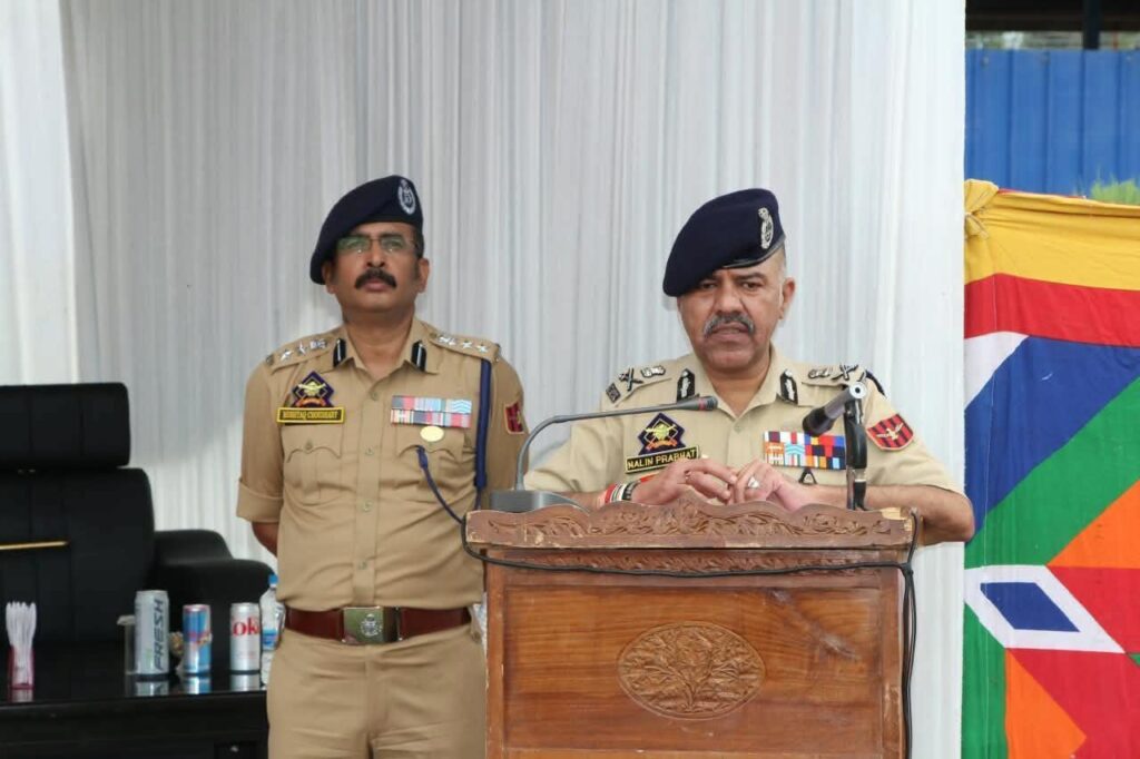 DGP Nalin Prabhat Reviews SOG Preparedness in Shopian