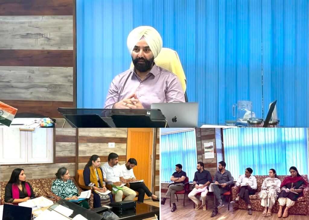 Labour Commissioner reviews functioning of Labour Department Kashmir