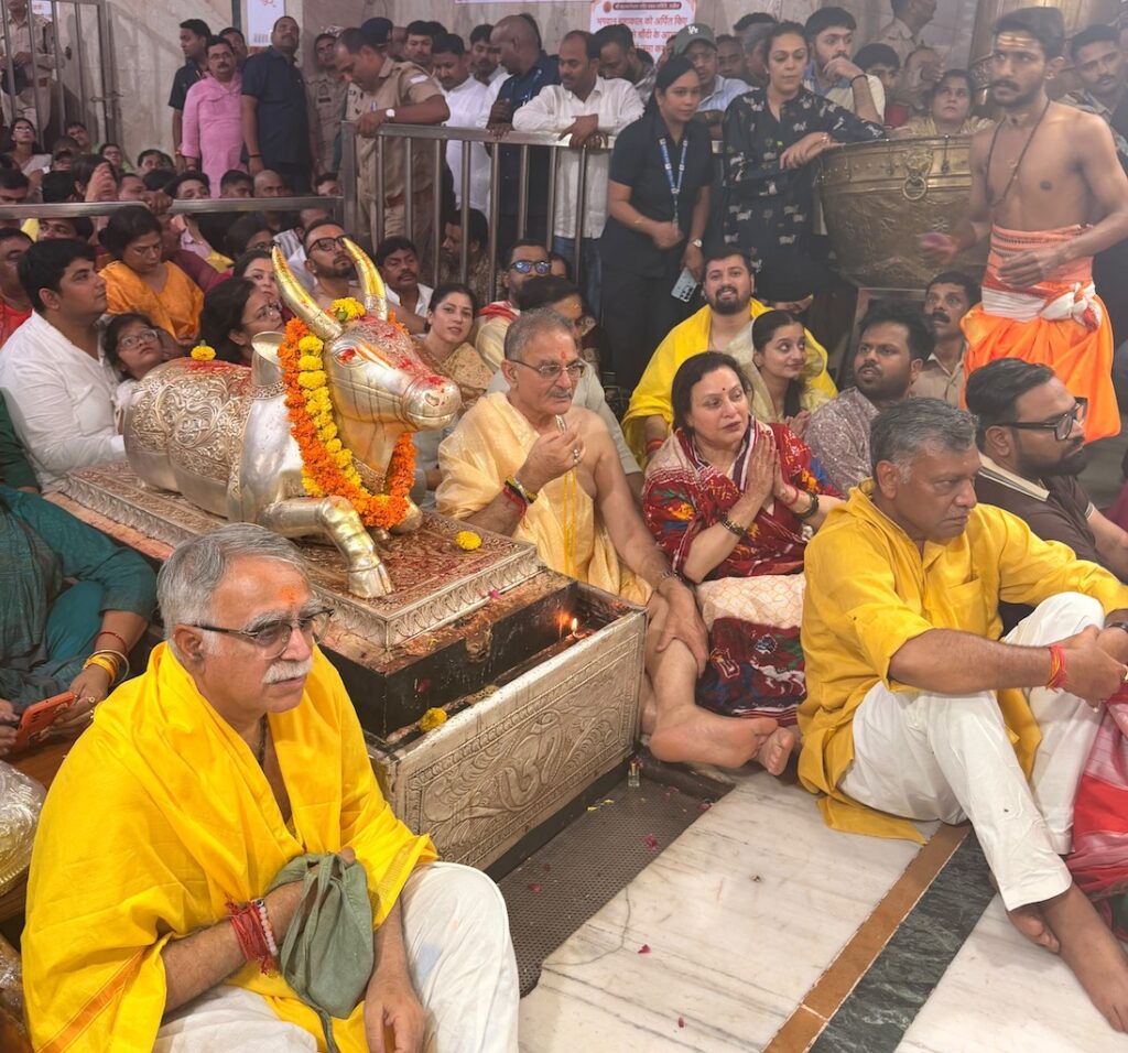 Himachal Governor Kavinder Gupta Offers Prayers at Ujjain Temples