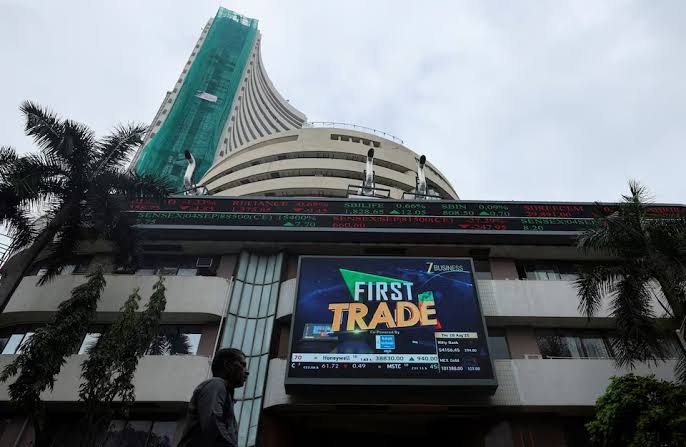 Stock markets decline in early trade, dragged by HDFC Bank