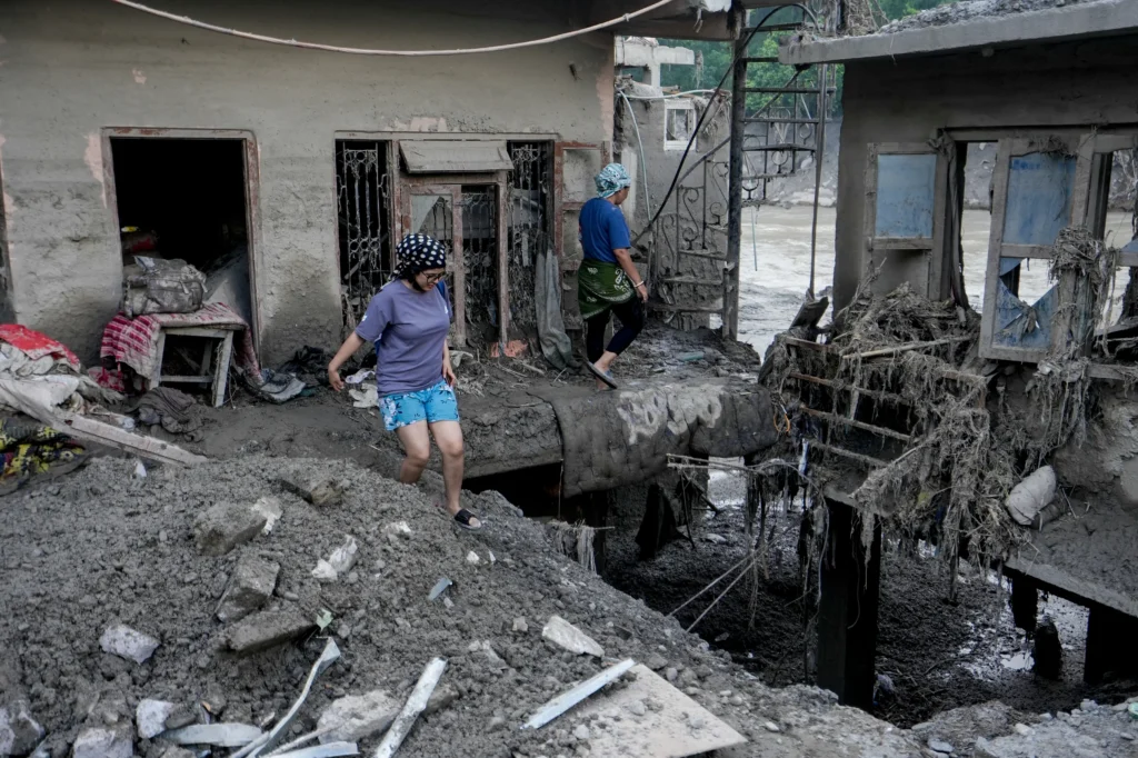 Nepal Flash Flood Toll Rises to 903; Over 4,200 Still Missing