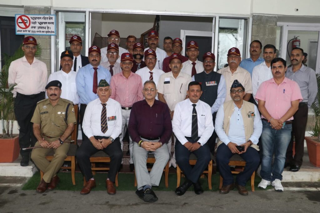 HP Governor Kavinder Gupta Interacts With Ex-Servicemen in Hamirpur