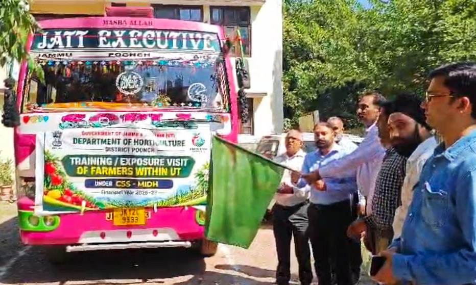 ADC Poonch flags off 52 Farmers to Srinagar for Specialised Horticulture Training