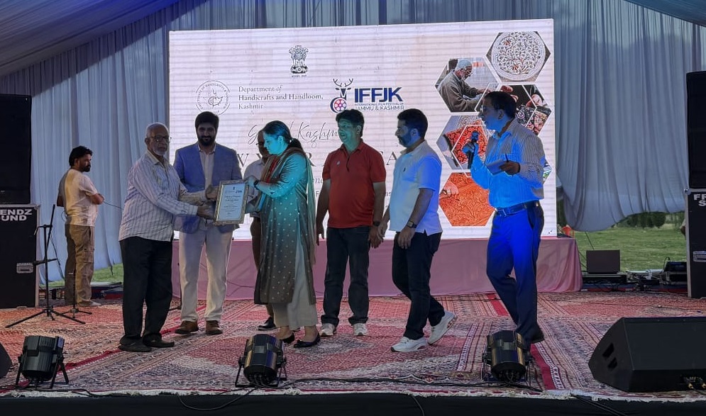 Artisan’s IFFJK Show creates buzz, capture attention of tourists, locals