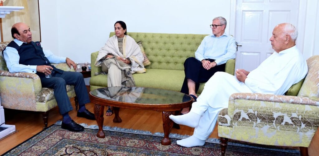 Bihar Governor Syed Ata Hasnain Calls on CM Omar Abdullah in Srinagar