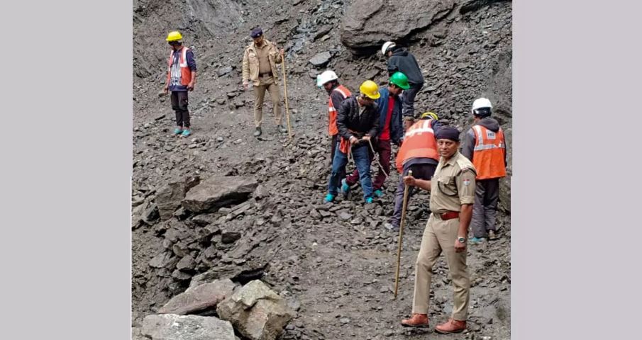 About 15,000 pilgrims stranded along Kedarnath trek route after landslide evacuated