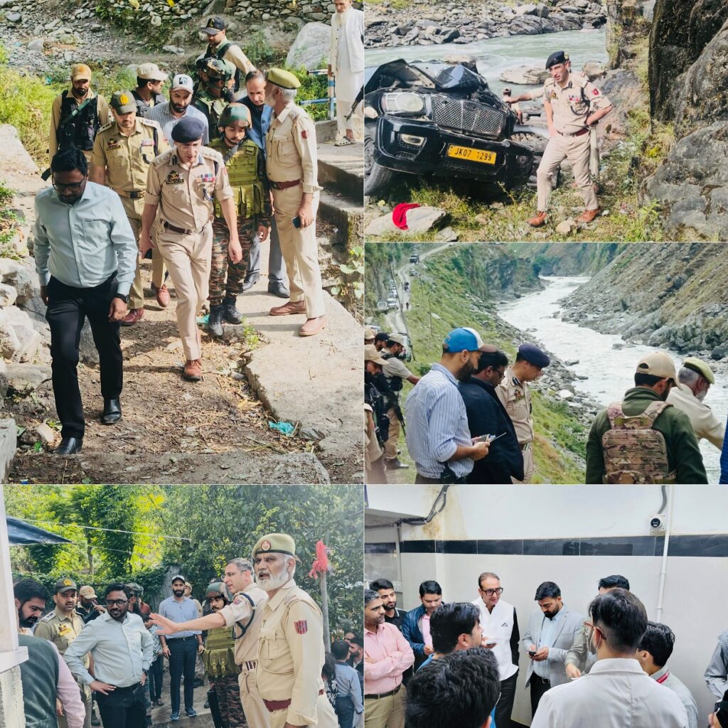 DC, SSP Kupwara visit Seemari, Console Bereaved Families